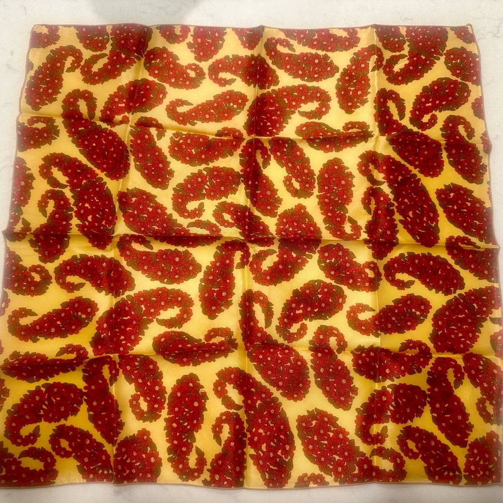 VINTAGE GOLD & RED PAISLEY NECK HEAD SCARF